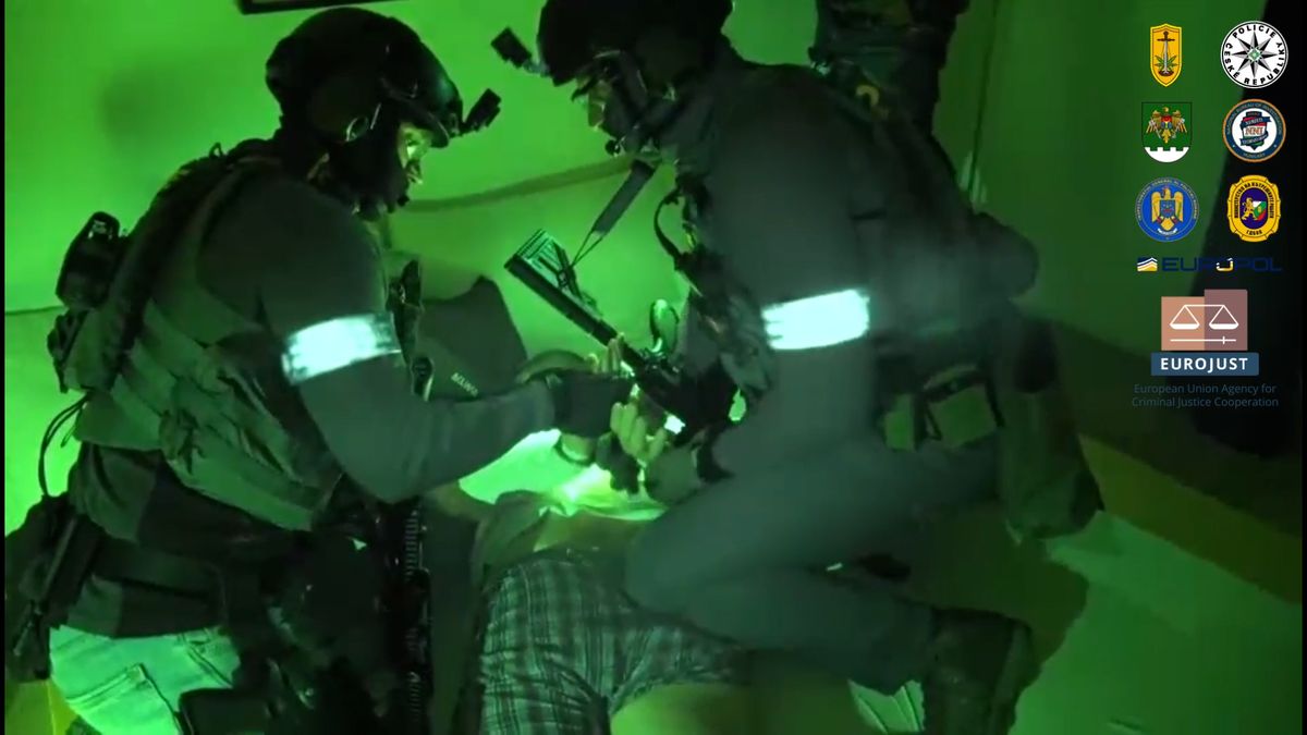 Dva vězni z Valdic po propuštění rozjeli drogový byznys napříč Evropou. Drogy pašovali v lahvích s pitím